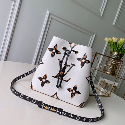 LOUIS VUITTON 루이비통 네오노에 M44679