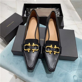 BOTTEGA VENETA 보테가베네타  키튼 힐 송치 가죽 로퍼 굽높이4.5CM  BV90610-7 2020/신상