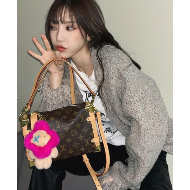 [소녀시대 태연] LOUIS VUITTON 루이비통 사이드 트렁크 숄더백
