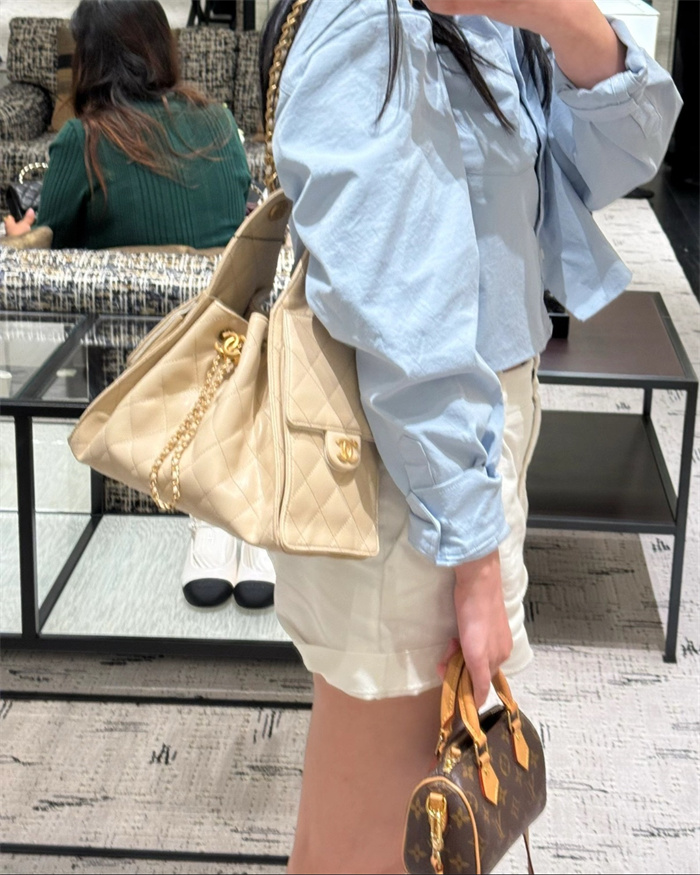 CHANEL 샤넬 25백 버킷백 AS1051-8 (스몰/미디움)