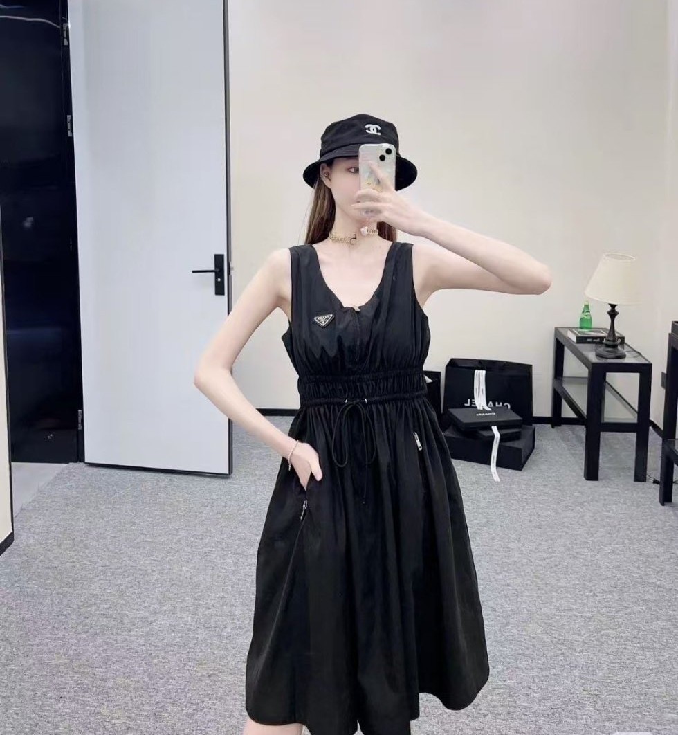 PRADA 프라다 리나일론 슬리브리스 드레스