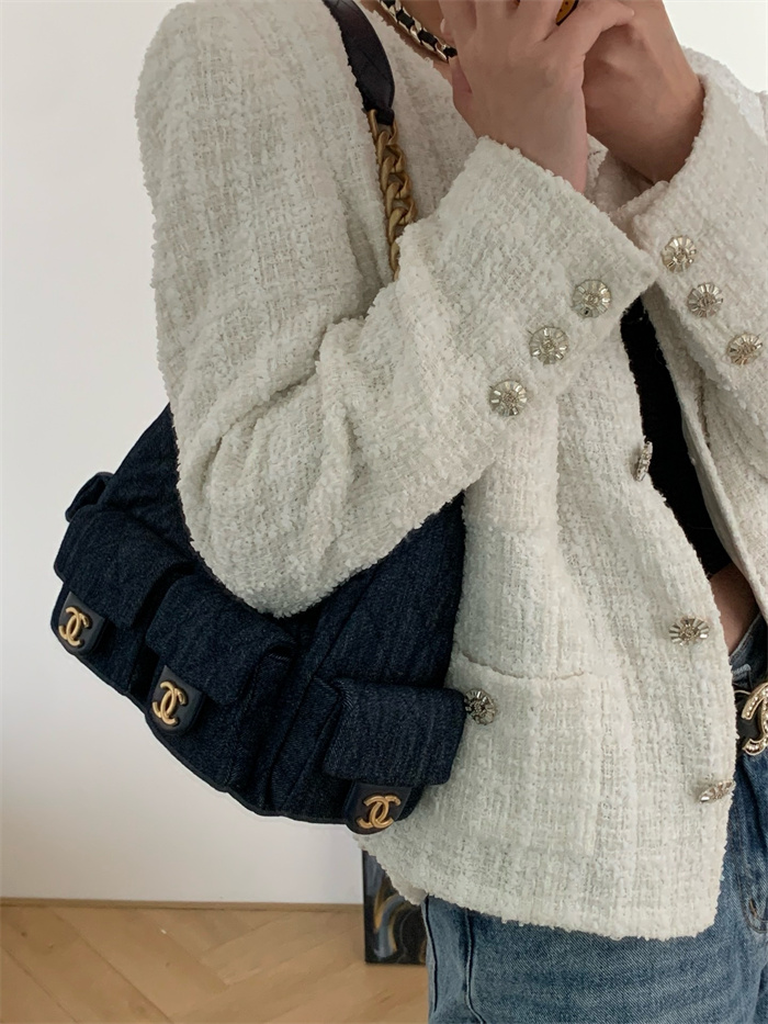 CHANEL 샤넬 25C 워시드 데님 호보백 스몰 AS7044