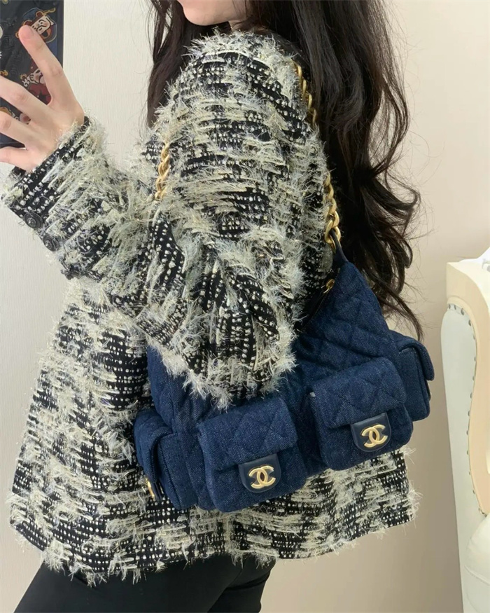 CHANEL 샤넬 25C 워시드 데님 호보백 라지 AS7045