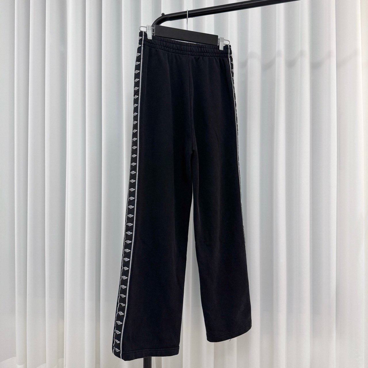 BALENCIAGA 발렌시아가 스트라이프 배기 팬츠