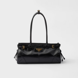 29위 PRADA 프라다 보니 미디엄 가죽 핸드백 1BA426