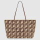 FENDI 펜디 FF 라피아 크로셰 토트백 8BH425