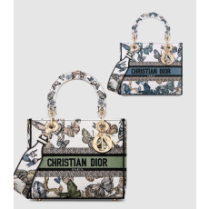 DIOR 디올 레이디백 디라이트 미듐 M0565