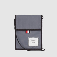 THOM BROWNE 톰브라운 드로우코드 넥 파우치 MAC107 2COLOR