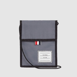 THOM BROWNE 톰브라운 드로우코드 넥 파우치 MAC107 2COLOR