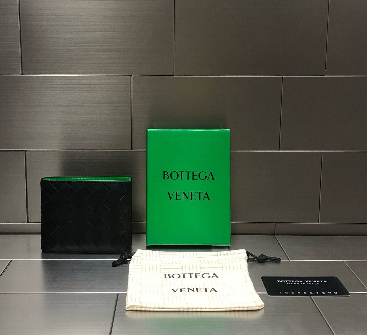 BOTTEGA VENETA 보테가베네타 인트레치아토 빌폴드 반지갑