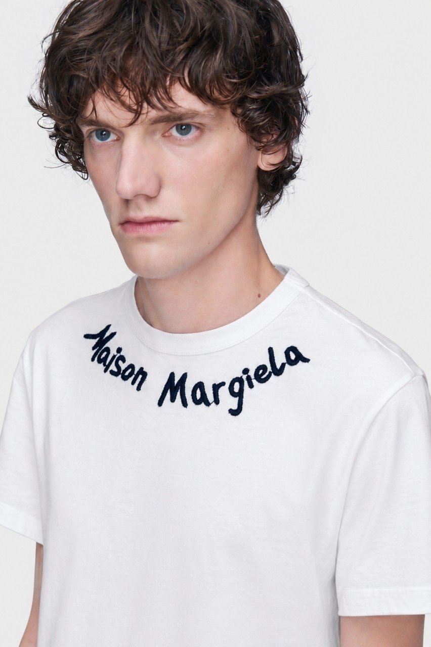 MAISON MARGIELA 메종마르지엘라 시그니처 핸드라이팅 로고 숏 슬리브 티셔츠 2COLOR