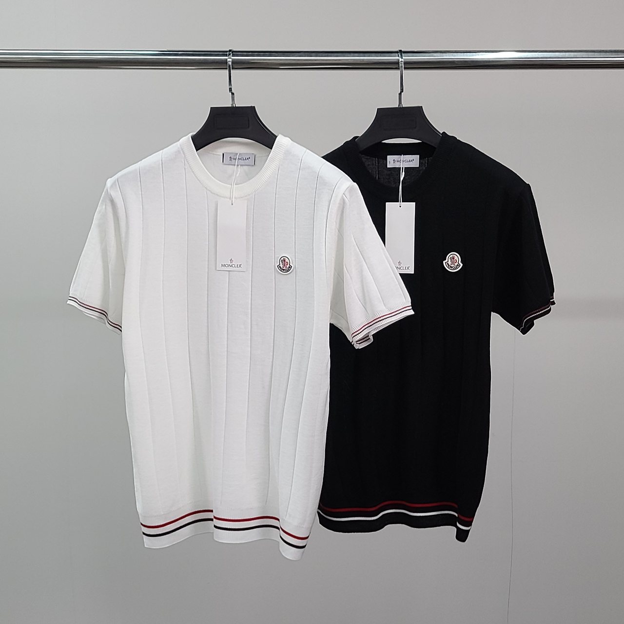 MONCLER 몽클레어 와펜 배색 반팔 카라 니트