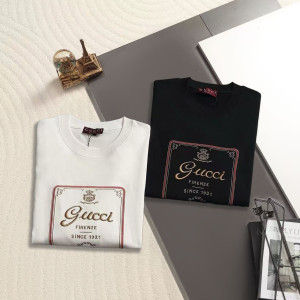 GUCCI 구찌 650955 프레임 자수 로고 반팔