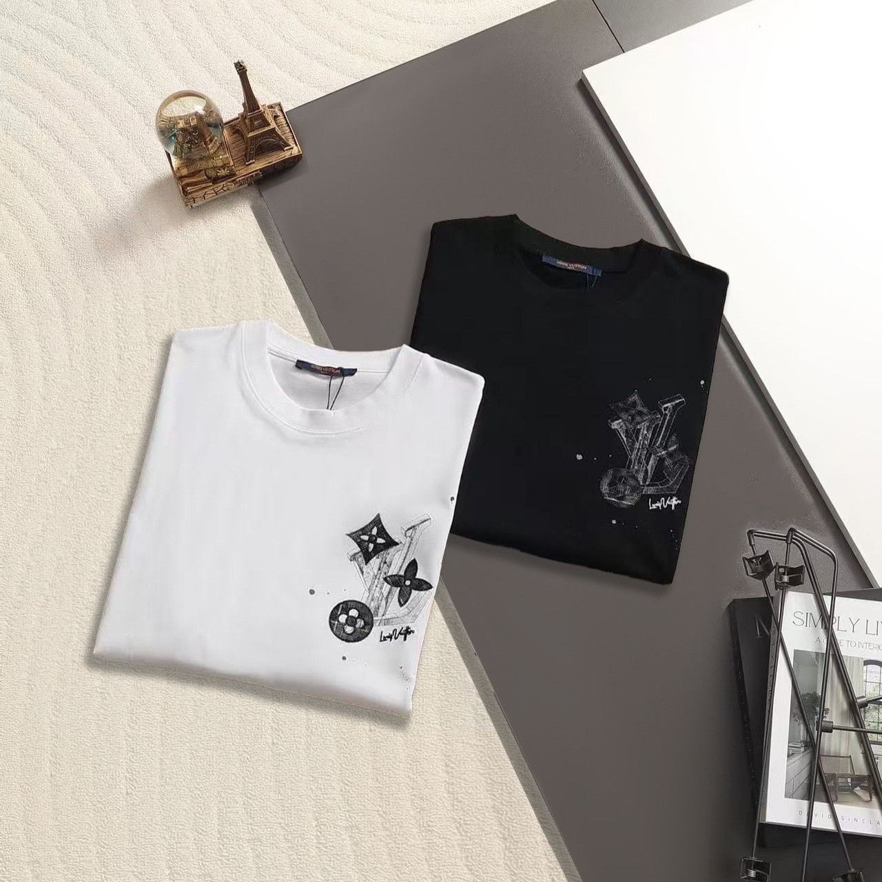 LOUIS VUITTON 루이비통  650916 그래픽 시그니처 자수 프린트 로고 반팔