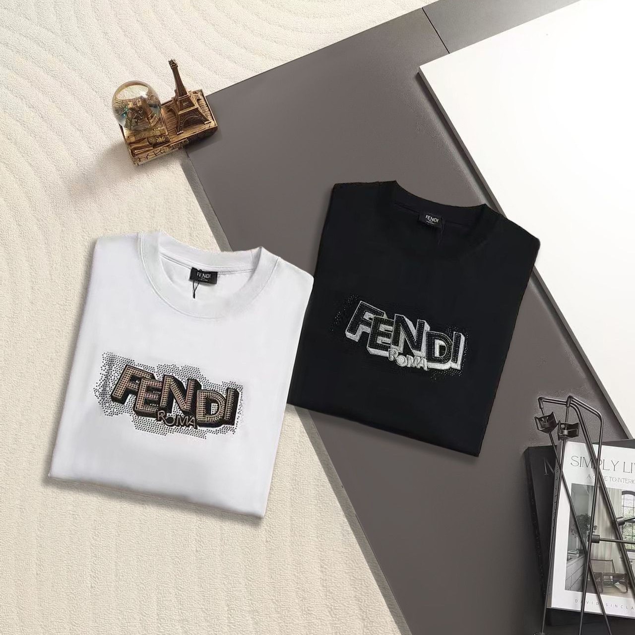 FENDI 펜디 650925 비즈 자수 패치 로고 반팔