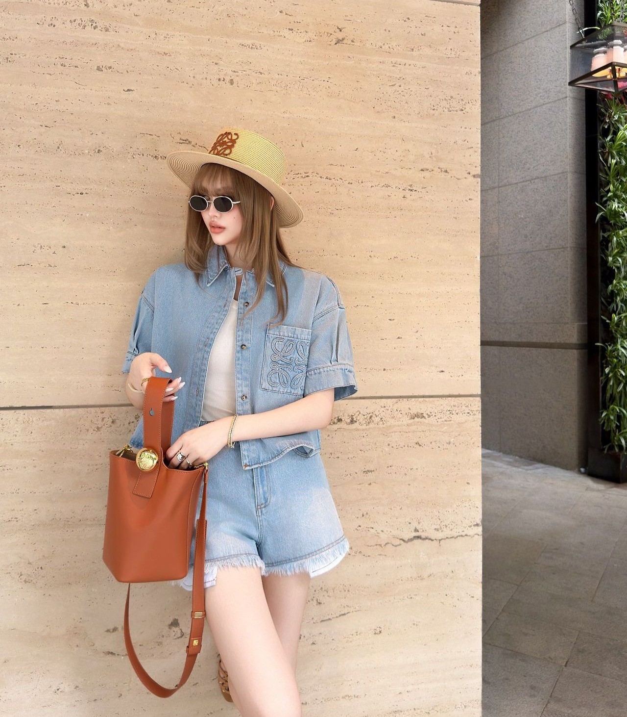 LOEWE 로에베 33031 아나그램 엠브로이더드 포켓 데님 크롭 반팔 셔츠&쇼츠 세트