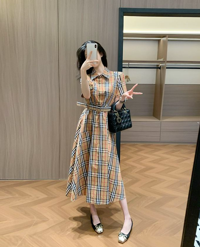 BURBERRY 버버리 33033 TB 모노그램 자수 포켓 벨티드 체크 셔츠 원피스