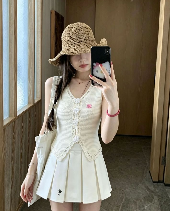 CHANEL 샤넬 33010 플라워 V넥 크롭 니트 베스트
