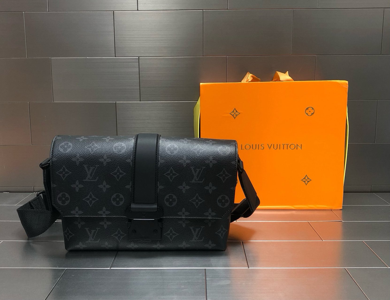 LOUIS VUITTON 루이비통 케이프 메신저백