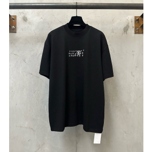 MAISON MARGIELA 메종마르지엘라 캘린더로고 티셔츠 2COLOR