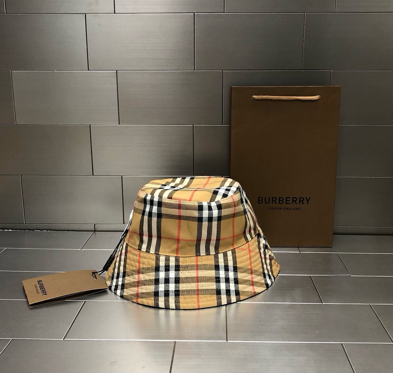 BURBERRY 버버리 체크 리버서블 버킷햇
