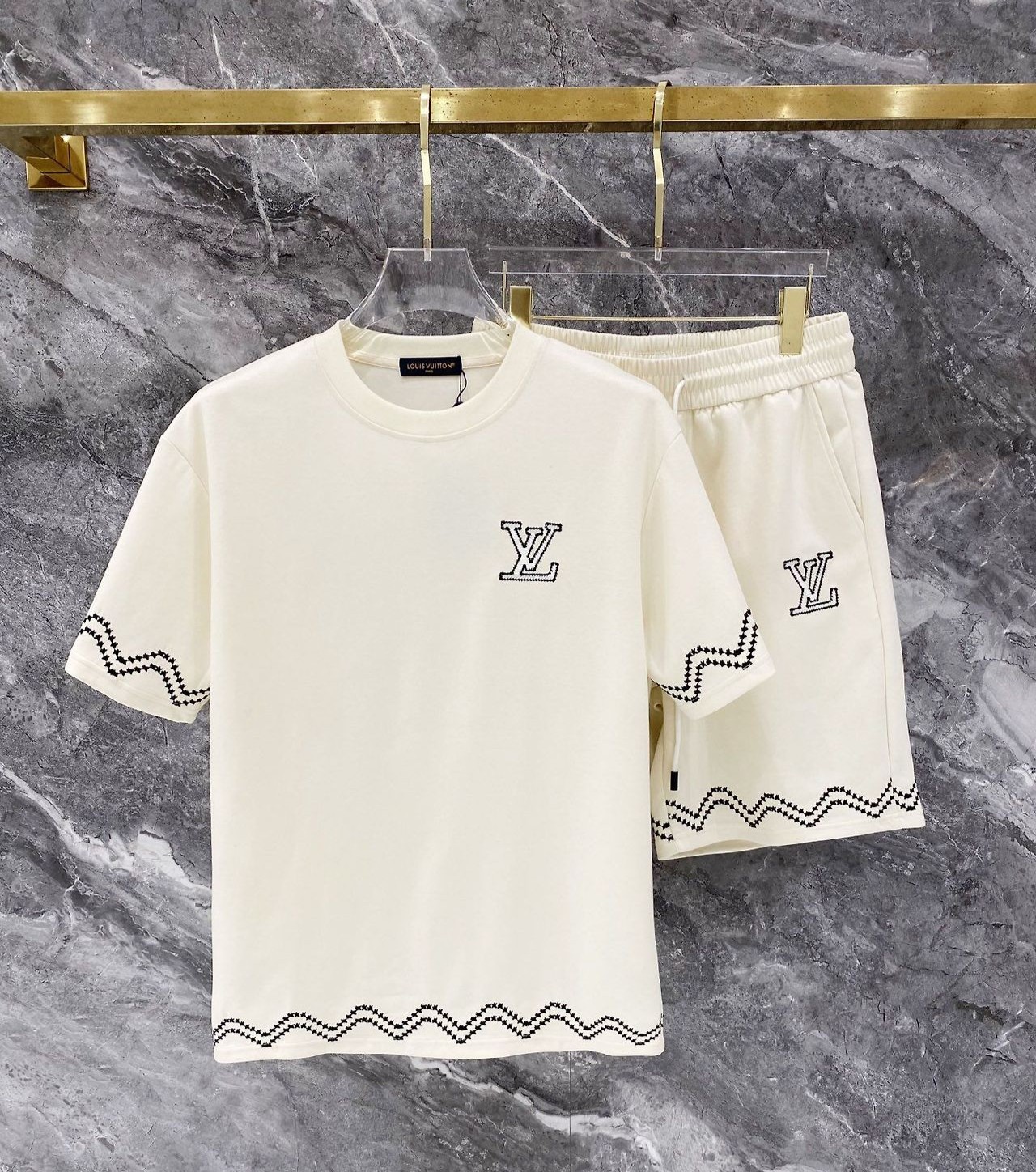 LOUIS VUITTON 루이비통 607110 시그니처 로고 웨이브 스티치 반팔&반바지 세트 3COLOR