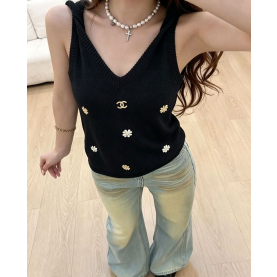 CHANEL 샤넬 1011 플라워 메탈 V넥 슬리브리스 탑 2COLOR