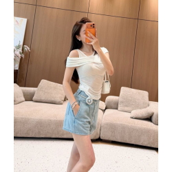 CHANEL 샤넬 1018 카멜리아 체인 CC 모노그램 데님 쇼츠