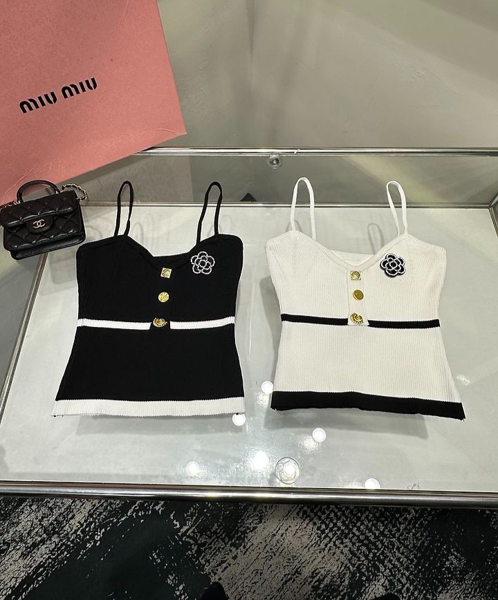 CHANEL 샤넬 1034 카멜리아 브로치 캐미솔 니트 탑 2COLOR