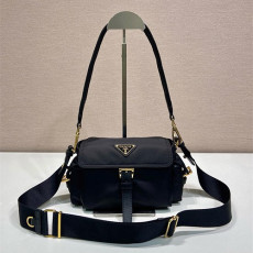 PRADA 프라다 익스플로어 미니 숄더백 1BD413