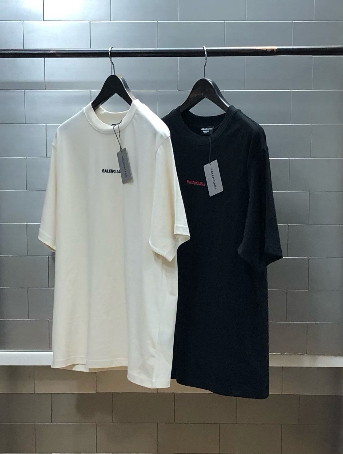 BALENCIAGA 발렌시아가 레터링자수 반팔티셔츠